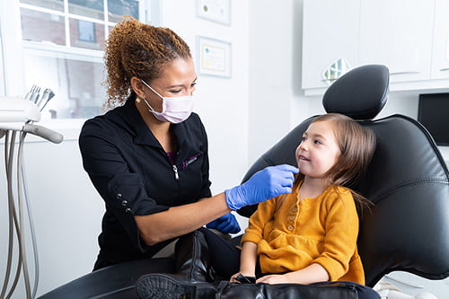 Examen dentaire aux 6 mois chez l’enfant
